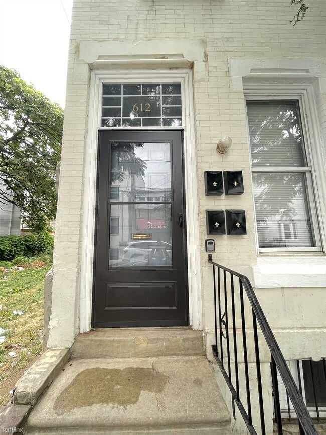 Primary Photo - 1 br, 1 bath 4plex - 612 West Norris Street 3