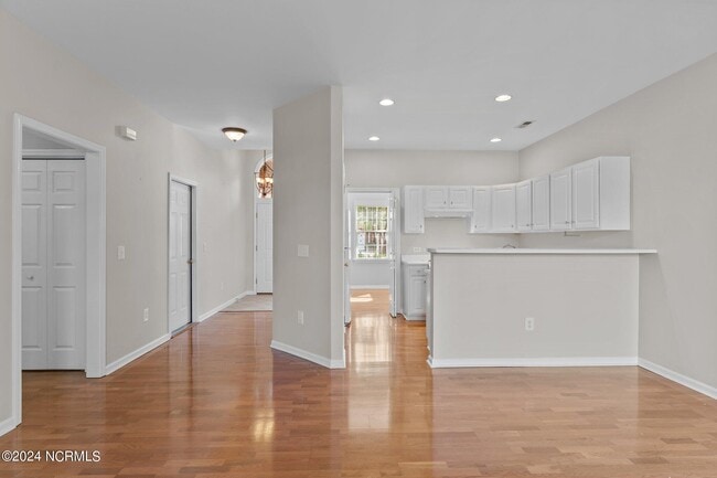 Building Photo - 903 Shelton Ct