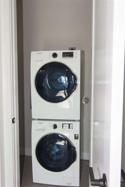 Building Photo - 2804 Lawrence Dr