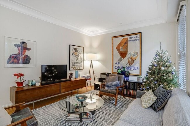 Building Photo - 1323 Clifton St NW