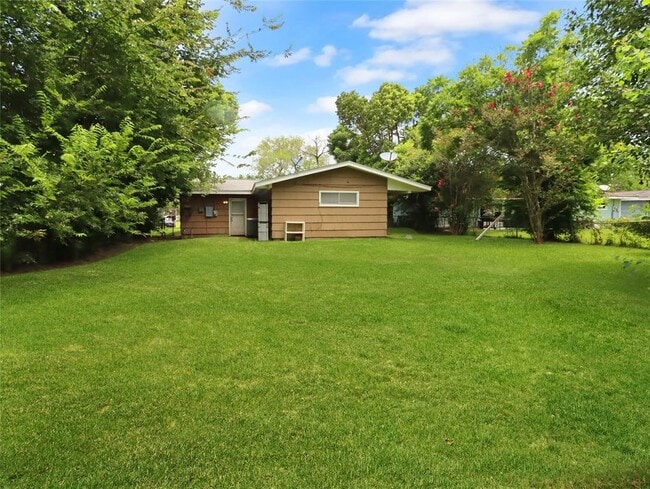 Building Photo - 205 Highland Dr