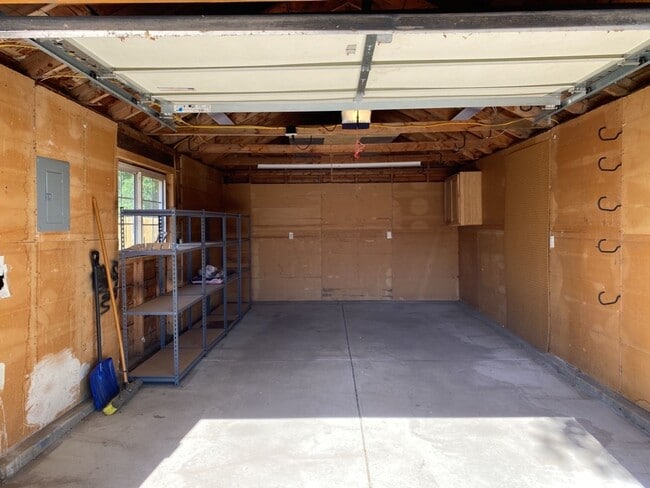 Building Photo - Updated Old Town 3 Bed 2 Bath Home w/ fenced yard and 1 car garage