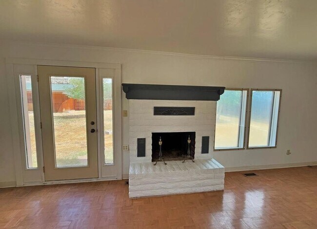 Building Photo - South Fork Rental Home