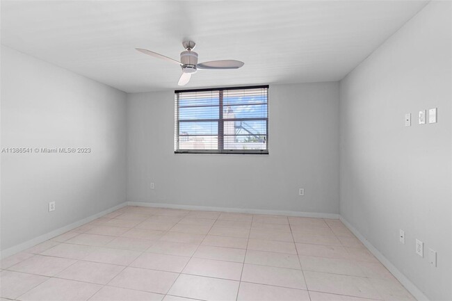 Building Photo - 1357 Collins Ave