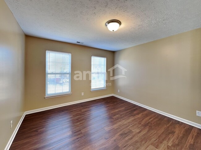 Building Photo - 285 Coyote Dr