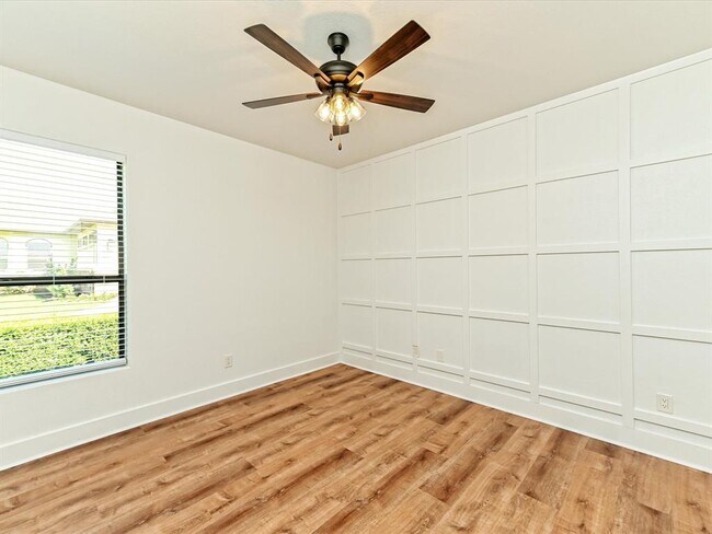 Building Photo - 15208 Bowling Ln