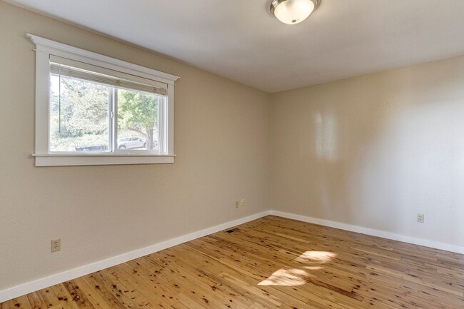 Building Photo - Beautiful Home in Polnell Shores