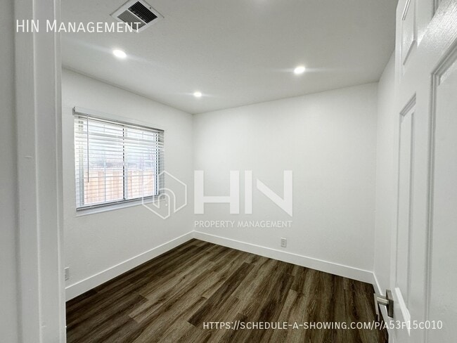 Building Photo - 5881 St Matthew Dr