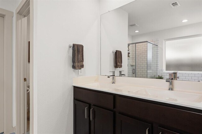 Building Photo - 2709 Golden Palms Ln