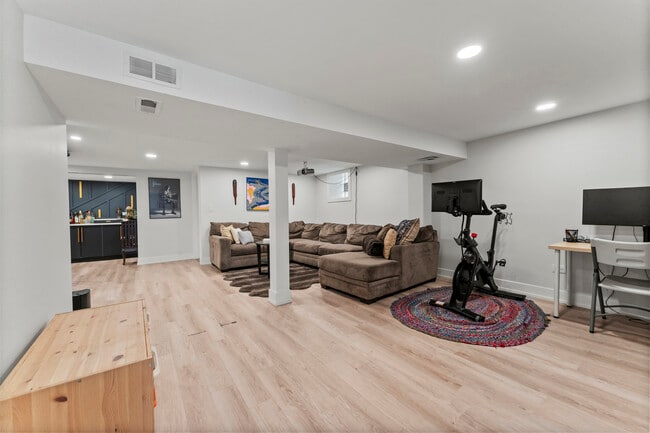 Building Photo - 2705 Cuyler Ave