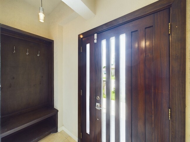 Building Photo - 2611 Lawrence St