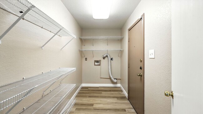 Building Photo - 209 Hinge Loop
