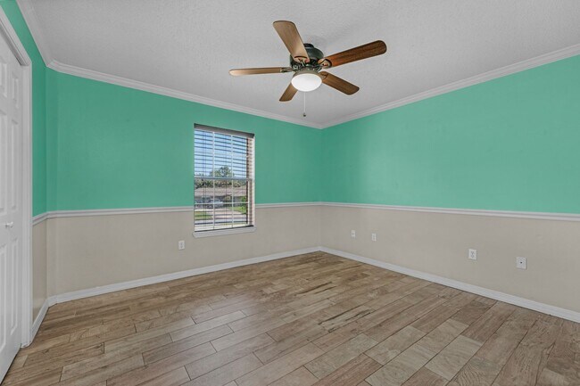 Building Photo - Spacious 3/2 w/Electricity Included Availa...