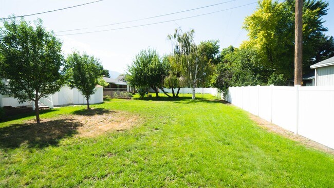 Building Photo - 5558 S Somerset Way