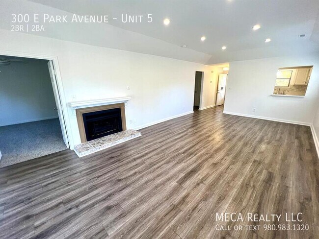 Building Photo - 300 E Park Ave