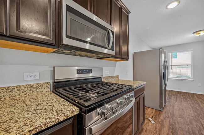 Building Photo - 1830 Cormorant Cres