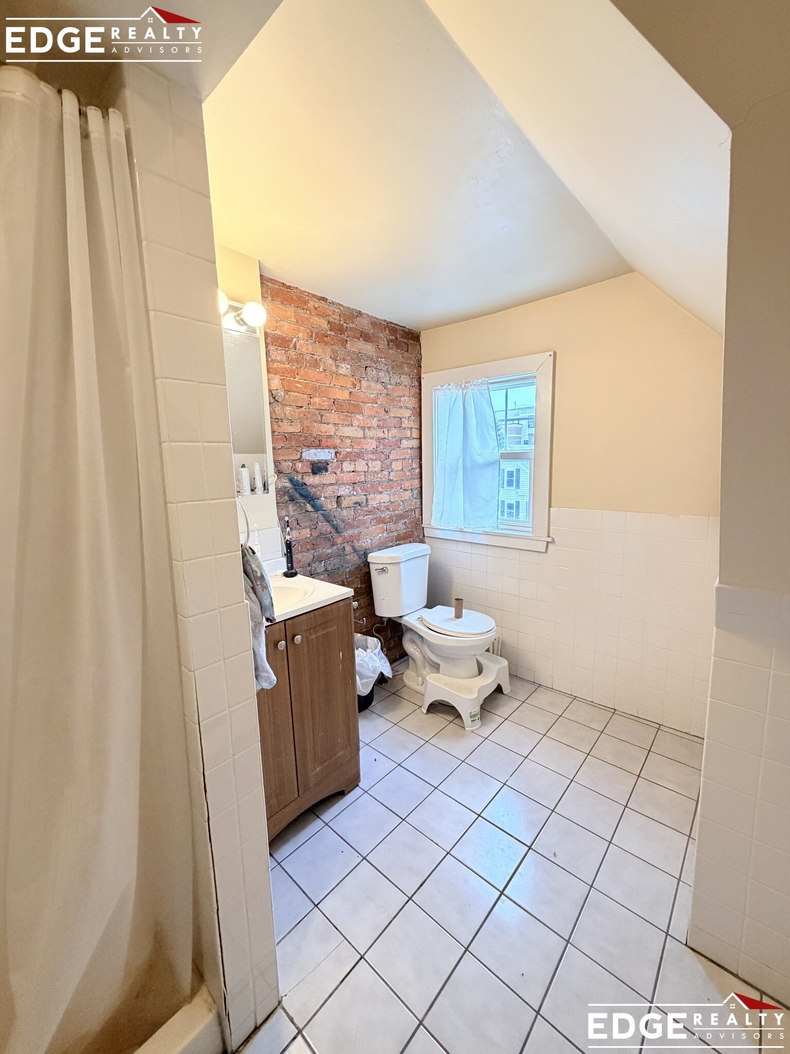 Building Photo - 17 Bennett St