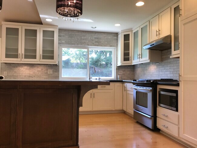 kitchen - 25559 Mandarin Ct