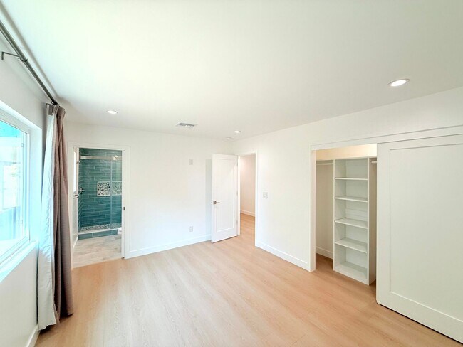 Building Photo - 10839 Fellows Ave