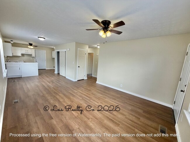 Building Photo - 904 Race Dr