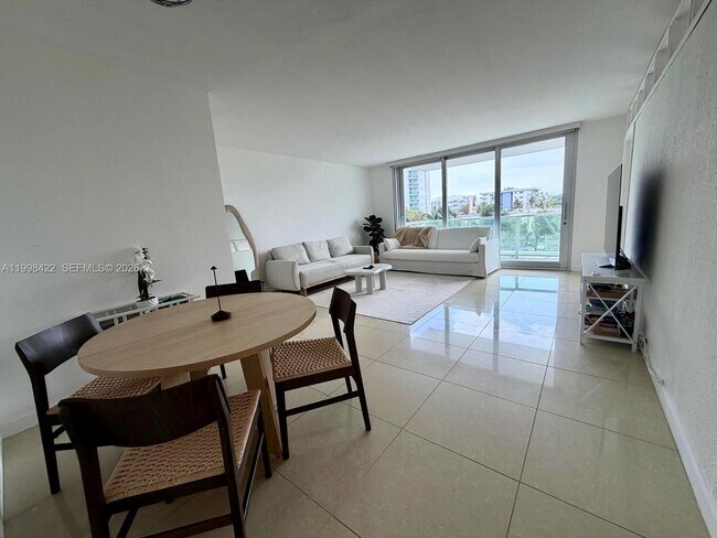 Building Photo - 1000 West Ave