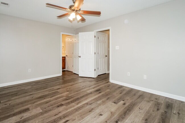 Building Photo - 1801 Cherry Creek Dr