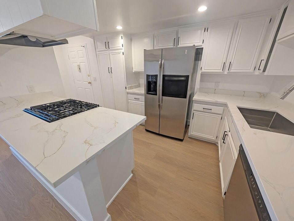 Building Photo - 4454 Coldwater Canyon Ave