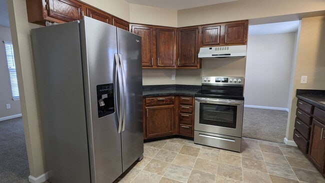 Building Photo - SPACIOUS TWO STORY 3 BED/2.5 BATH WITH FENCED BACKYARD IN CUL-DE-SAC!