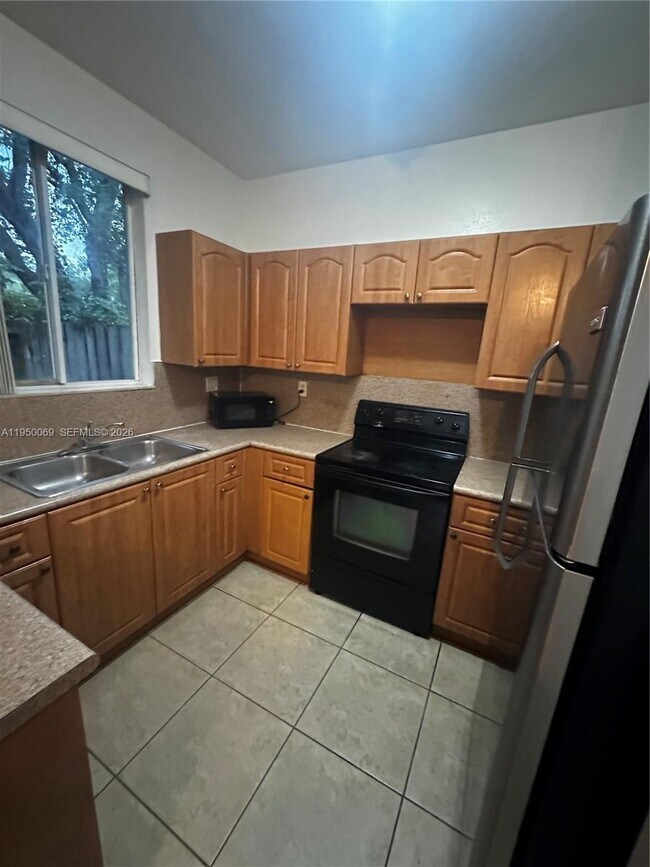 Building Photo - 2818 SE 15th Rd