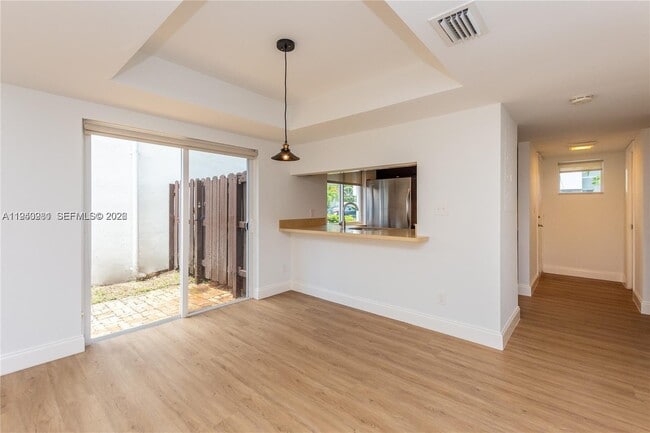 Building Photo - 2945 Bridgeport Ave