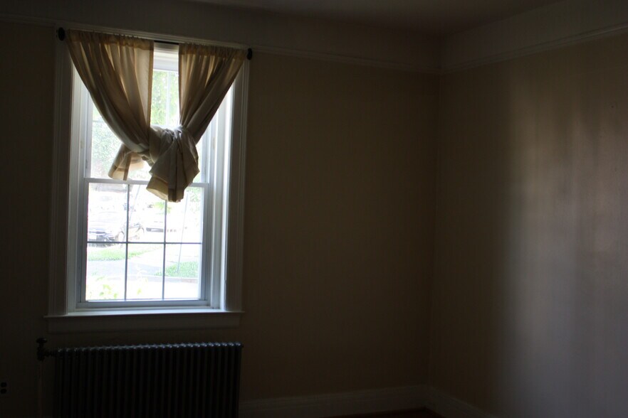 Building Photo - 3409 Greenway