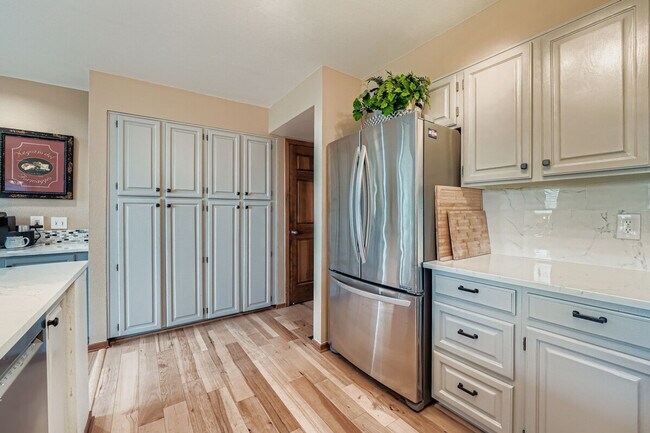 Building Photo - 776 Chimney Creek Dr