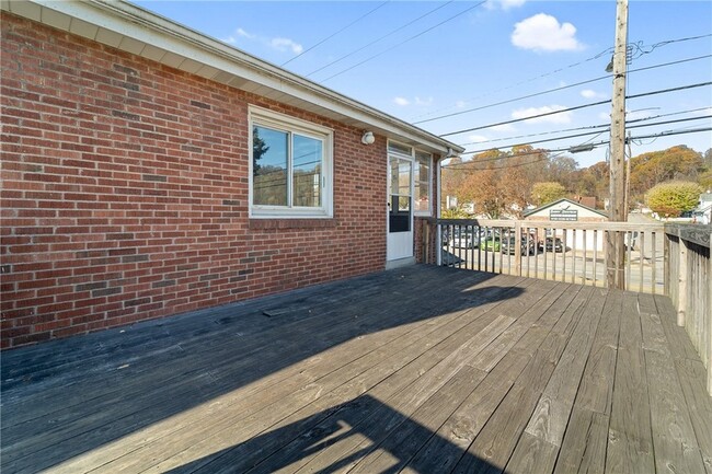 Building Photo - 1001 5th St