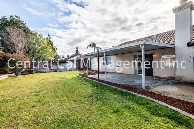 Building Photo - 3 Bedroom/2 Bath Home in Desired Riverlakes Community - $2450 per month!