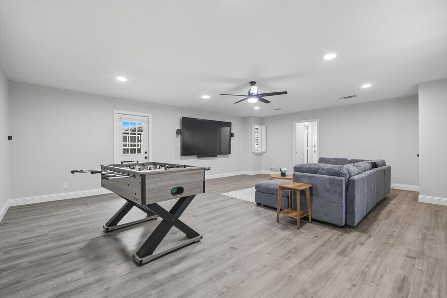 Building Photo - 3667 High Rd