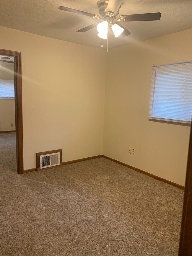 Building Photo - 4150 Westmont Dr