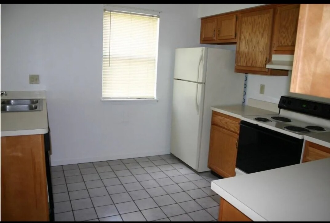 Building Photo - 2043 Rolling Meadows Ln