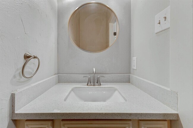 Building Photo - 22222 Greenbrook Dr