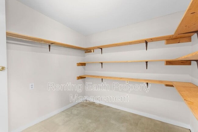 Building Photo - 1412 12th Ave