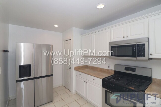 Building Photo - 1831 Lilac Rd