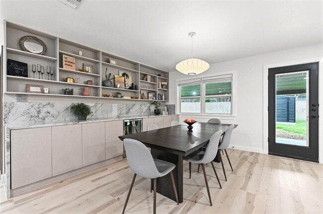 Building Photo - 6906 Lunar Dr