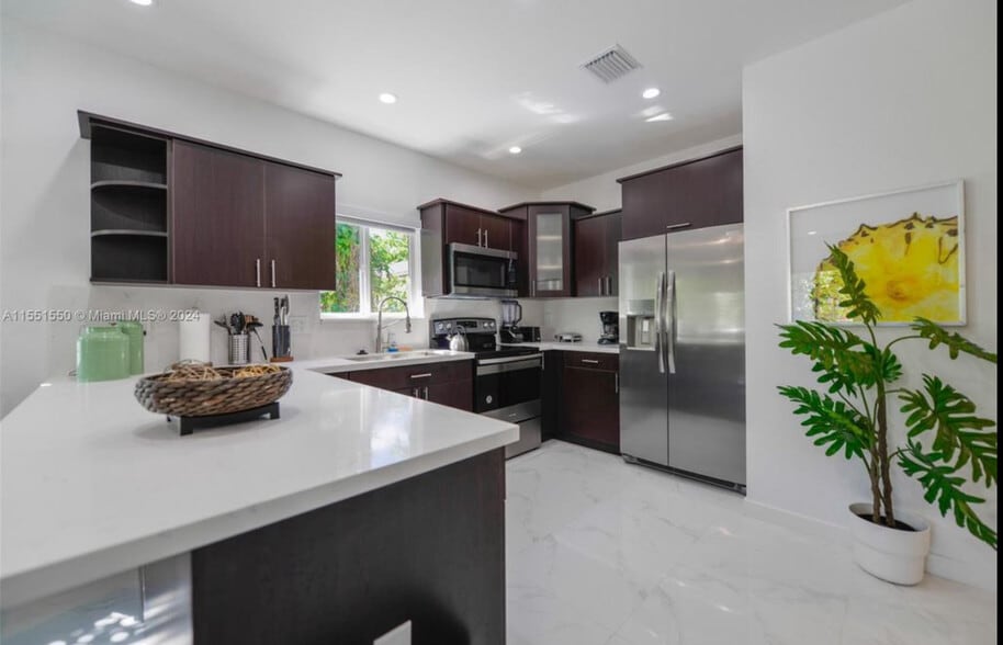 Building Photo - 1987 NW 49th St