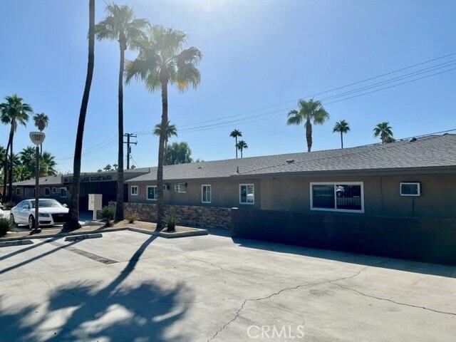 Building Photo - 685 E Vista Chino