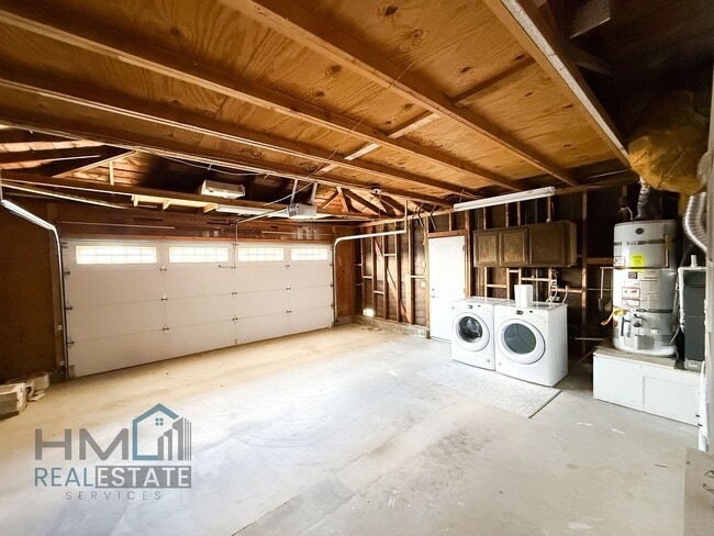 Building Photo - Homes Management - 3bd, 2ba SFH For Rent