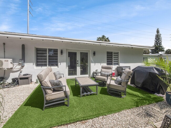 Building Photo - 520 NE 135th St