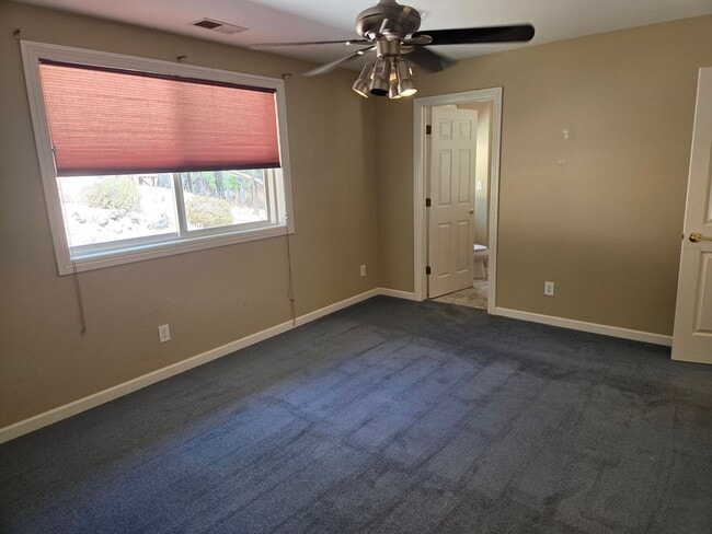Building Photo - Charming Home in the Desirable Willow Spri...