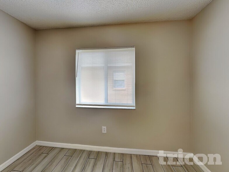 Building Photo - 533 Scarlet Maple Ct