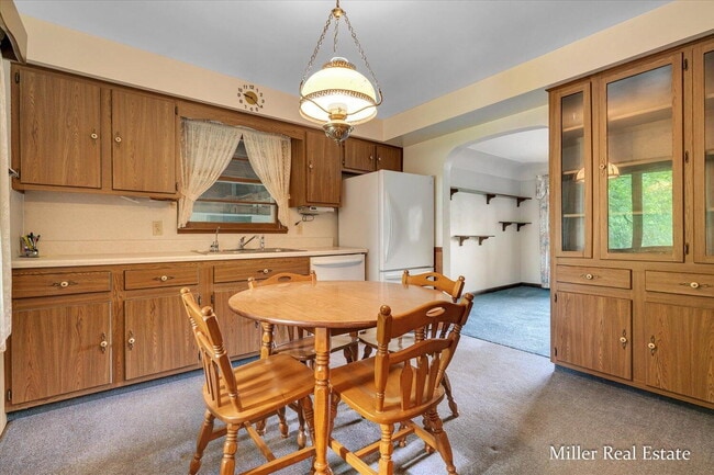 Building Photo - "Charming 3-Bedroom Lakehouse retreat with Spacious 2128 Sq Ft Layout in Hastings, MI!"