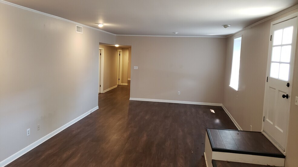 Building Photo - 114 N Kilgore St