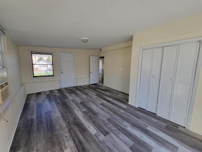 Building Photo - 53 Salem Pl